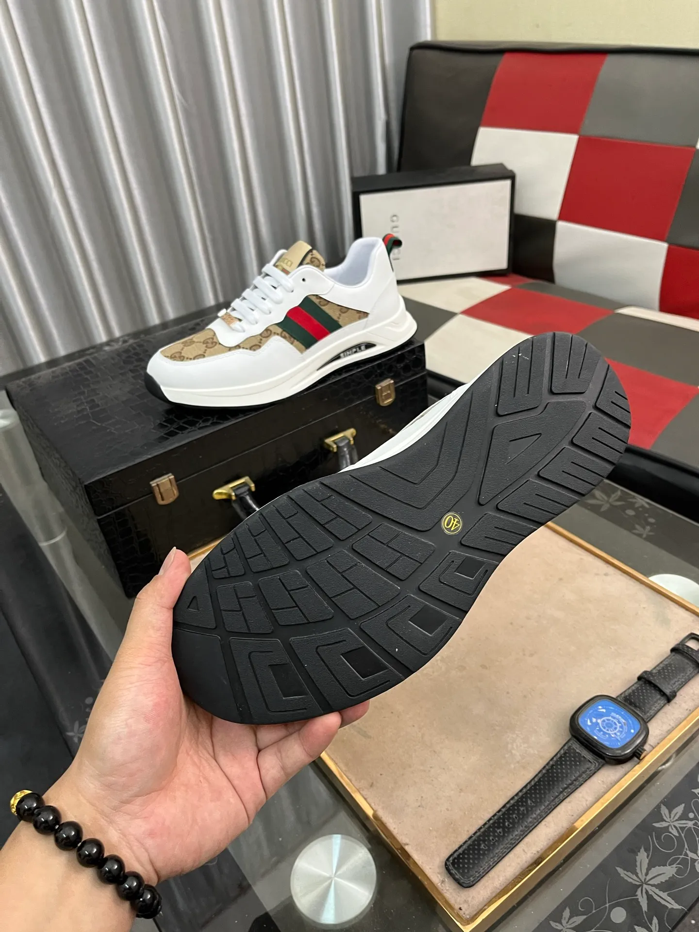 Men's shoes💰420⌚️⌚️[GUCCI] Gucci men's casual shoes are absolutely popular🔥The ultimate matching item for trendy men! The charm of super texture is unstoppable. This is the main recommendation. The upper is made of high-quality cowhide, with pig lining feet and wear-resistant rubber sole. It is noble and elegant! Extremely comfortable🎁🎁You can be as handsome as you want💪 Size 38-44! 2️⃣colors available